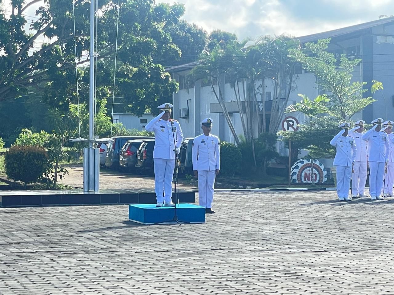Danlanal Bintan Sebagai Inspektur Upacara HUT Ke-80 TNI AL di Tanjung Uban