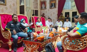 BERTEMU BUPATI DEMAK PERWAKILAN SERIKAT PEKERJA MENYAMPAIKAN BEBERAPA TUNTUTAN