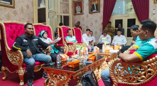 BERTEMU BUPATI DEMAK PERWAKILAN SERIKAT PEKERJA MENYAMPAIKAN BEBERAPA TUNTUTAN