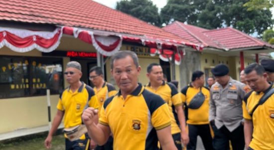 Tetap Bugar dan Semangat, Polres Pagaralam Gelar Jalan Santai Bersama Personel