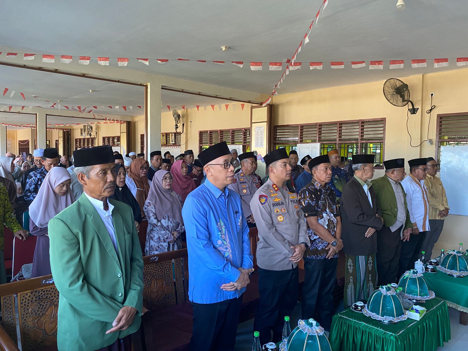 Kapolres Maros Hadiri Peringatan Maulid Nabi Besar Muhammad SAW di Pondok Pesantren Raudhaturrasyidin DDI Cambalagi Maros Kapolres Maros Hadiri Peringatan Maulid Nabi Besar Muhammad SAW di Pondok Pesantren Raudhaturrasyidin DDI Cambalagi Maros