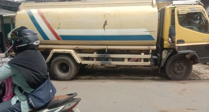 Ngeri,,Seorang Mahasiswa Tewas Terlindas Truk Tangki di Kubu Raya