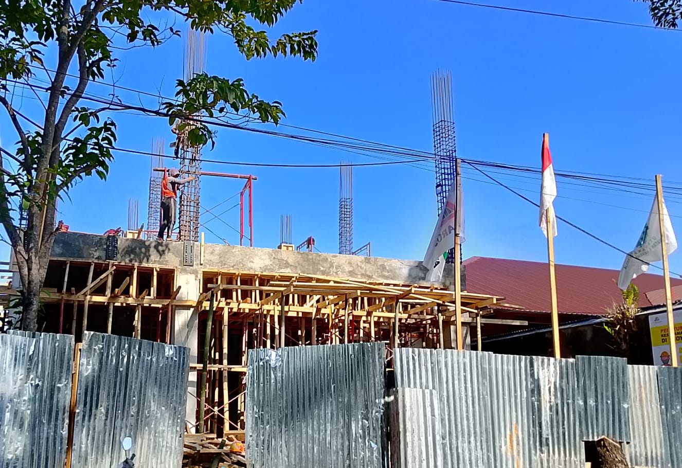 Pengerjaan proyek Pembangunan Gedung Kantor PT. Bank Sulselbar Cabang Syariah Maros di Keluhkan Warga Sekitar