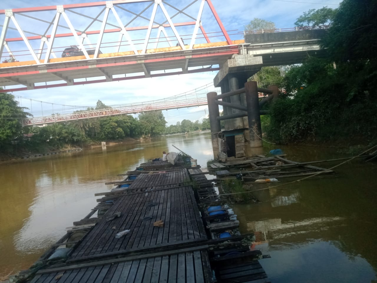 Warga Sekadau Pertanyakan Keadilan: “Apakah Negara Hanya Melindungi Penguasa dan Cukong Tambang?