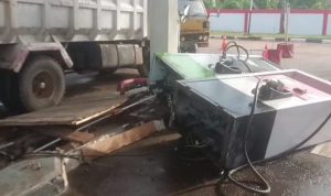Viral! Truk Tabrak Mesin SPBU, Diduga Berebut Solar Subsidi di Teluk Bakung