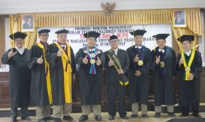 “Lika Liku Anak Buruh Panggul Diperkebunan Teh Itu Sekarang Sudah Doktor”