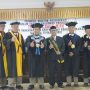 “Lika Liku Anak Buruh Panggul Diperkebunan Teh Itu Sekarang Sudah Doktor”