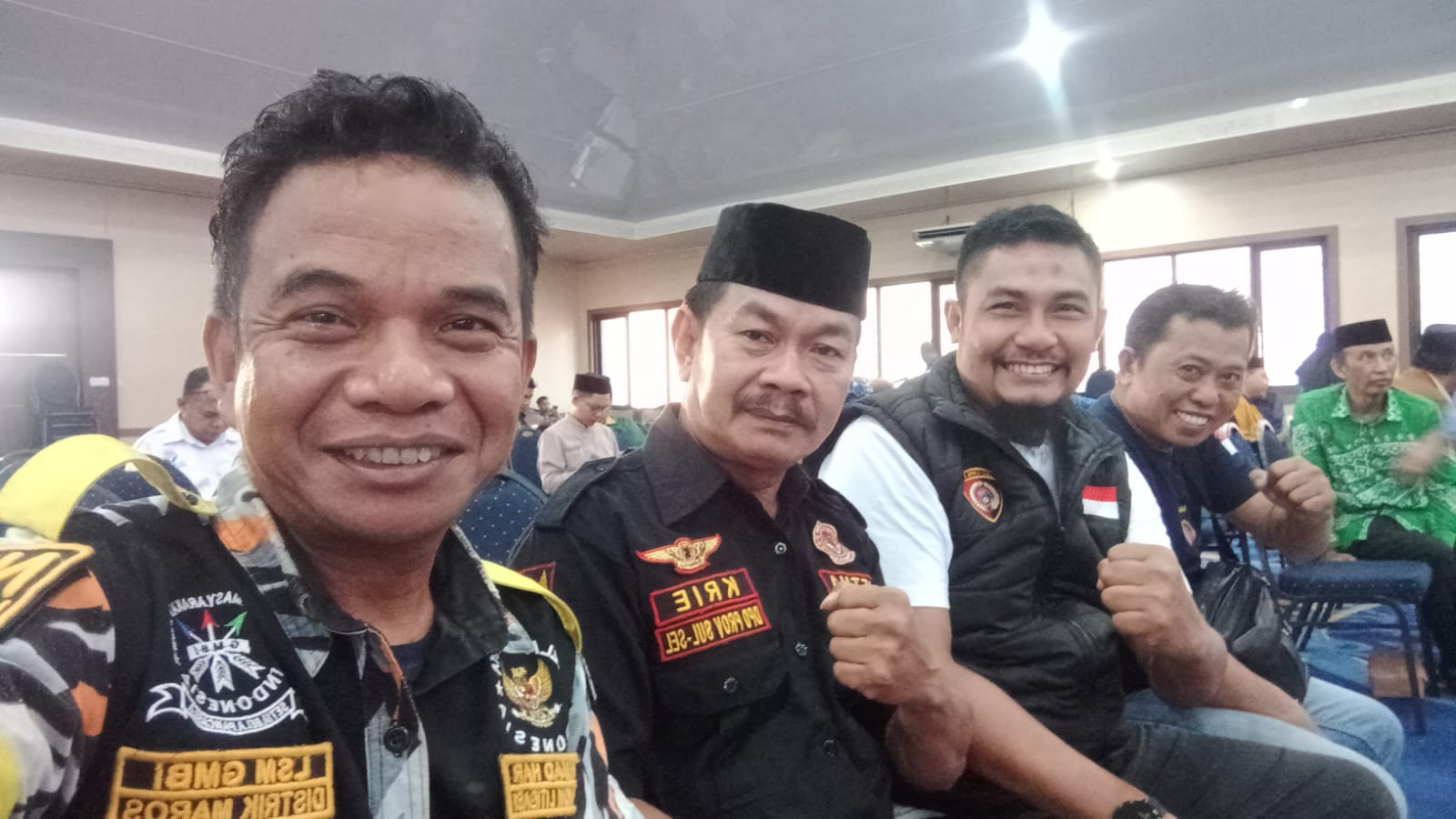 Abdul Malik Temukan Oknum Kepala Desa Di Maros Karokean di Cafe Bersama Wanita Saat Jam Kerja