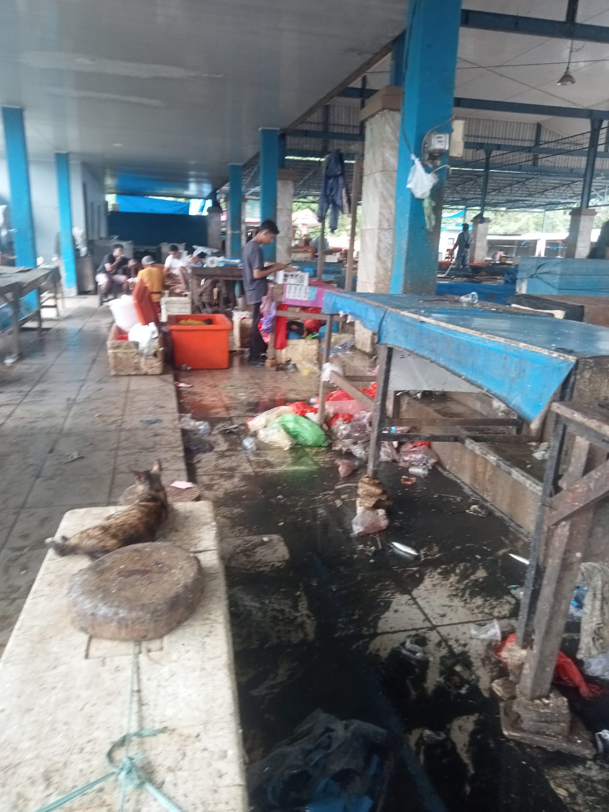 Masyarakat Keluhkan Tempat Pelelangan Ikan (TPI) Labuang Maros,Jorok dan Dipenuhi Sampah Masyarakat Keluhkan Tempat Pelelangan Ikan (TPI) Labuang Maros,Jorok dan Dipenuhi Sampah