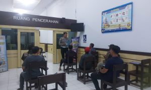 Satlantas Polres Kediri Kota Gelar Bimbingan Belajar untuk Pemohon SIM Baru Satlantas Polres Kediri Kota Gelar Bimbingan Belajar untuk Pemohon SIM Baru