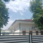 Miris!!! Rumah Jabatan Kejari Maros Tak Berpenghuni dan Hanya Jadikan Lahan Parkiran Mobil Bus