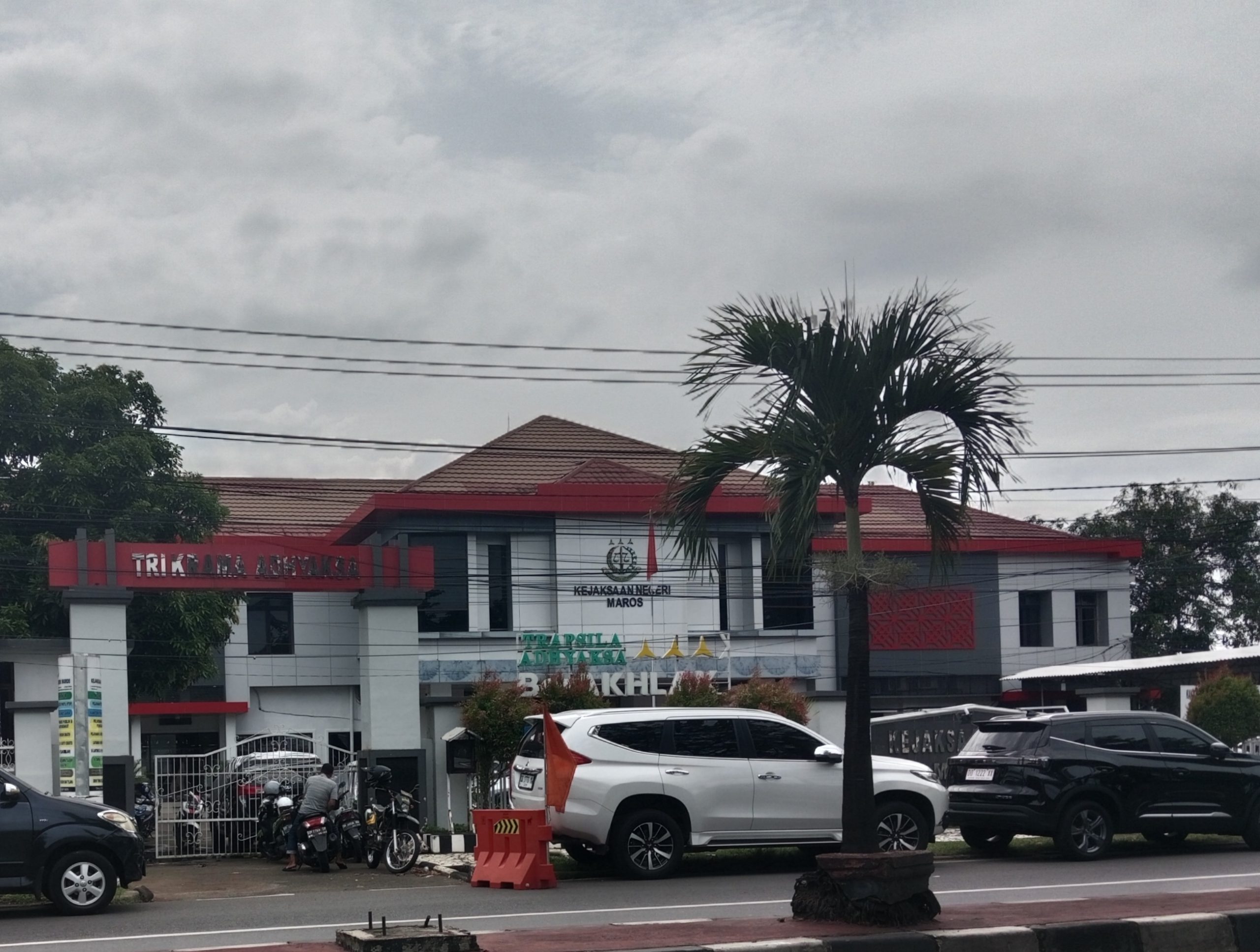 Kinerja Kejaksaan Negeri (Kejari) Maros kembali di Pertanyakan, Laporan LSM Diduga Hanya Dijadikan Tumpukan Sampah Kinerja Kejaksaan Negeri (Kejari) Maros kembali di Pertanyakan, Laporan LSM Diduga Hanya Dijadikan Tumpukan Sampah