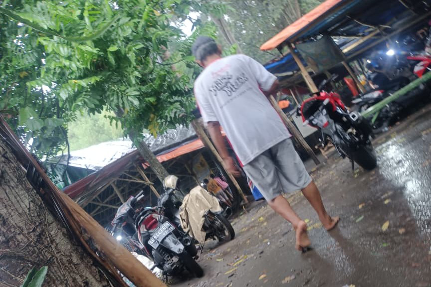 Lapor Bapak Kapolres Tulungagung ! Aktivitas Sabung Ayam yang Diduga Diwarnai Perjudian di Bulusari Tulungagung Sangat Vulgar dan Marak Lapor Bapak Kapolres Tulungagung ! Aktivitas Sabung Ayam yang Diduga Diwarnai Perjudian di Bulusari Tulungagung Sangat Vulgar dan Marak