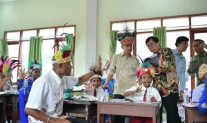 Tinjau Pembelajaran Metode GASING di Manokwari, Wapres Dorong Siswa Papua Cinta Matematika Tinjau Pembelajaran Metode GASING di Manokwari, Wapres Dorong Siswa Papua Cinta Matematika